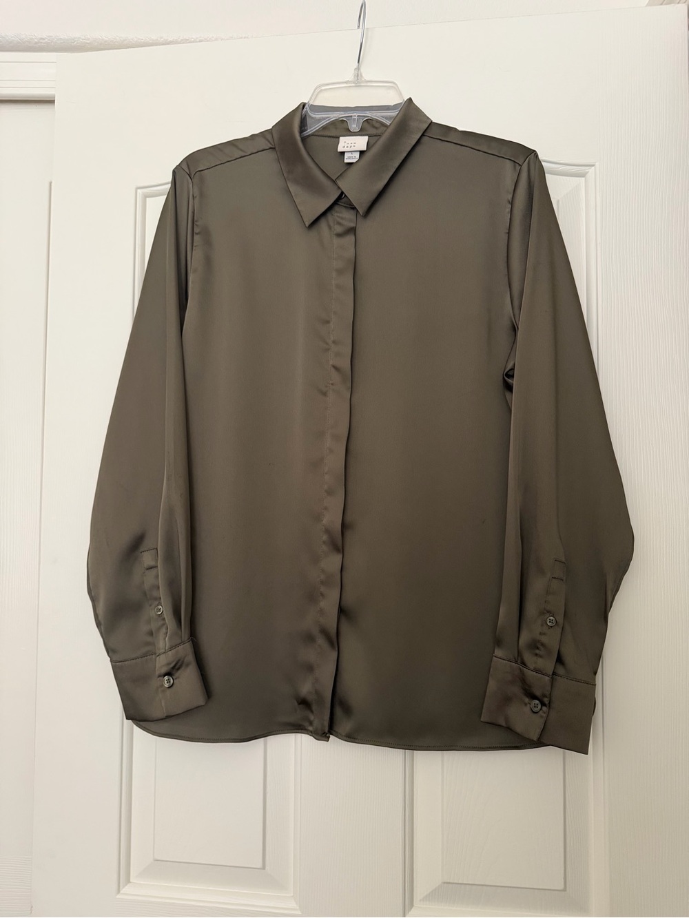Deep Olive Green Long-Sleeve Button-Front Satin Shirt